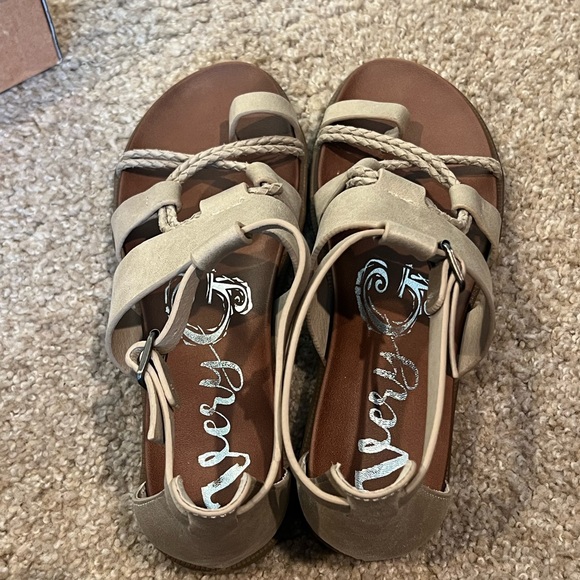 NIB Very G Cleopatra Sandal - Picture 4 of 6